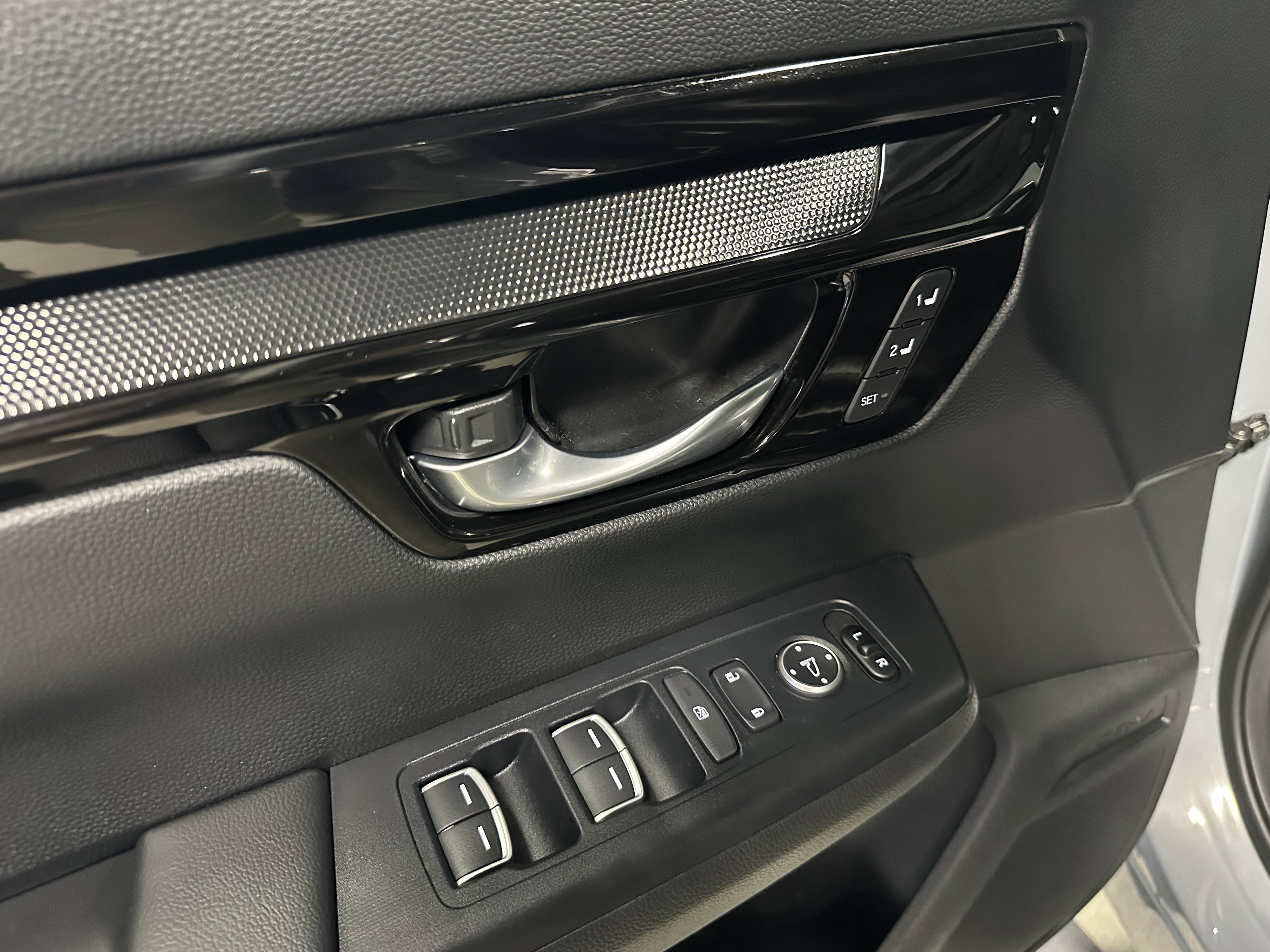 Used 2023 Honda CR-V EX-L image 17