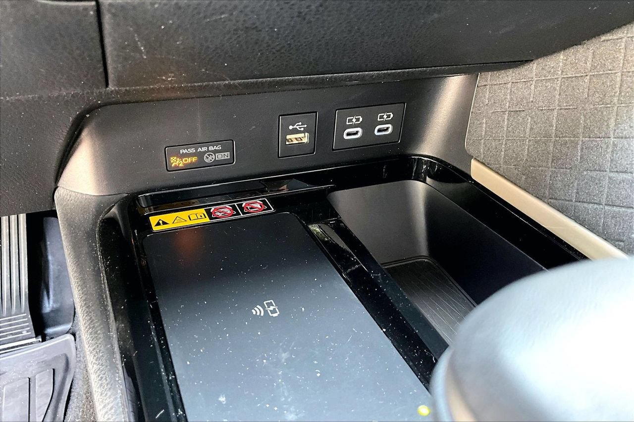 Used 2025 Toyota Camry XLE FWD image 25