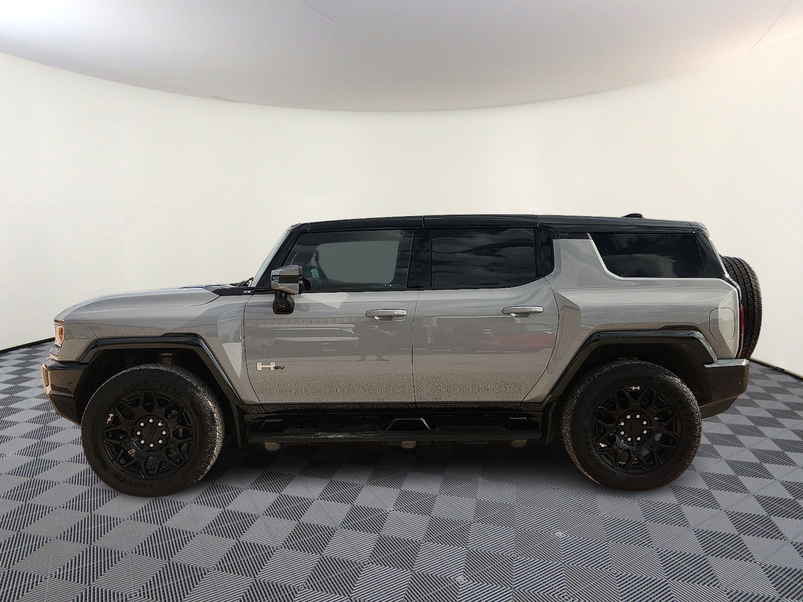 Used 2025 GMC Hummer EV 2X w/ LPO, Cargo Utility Package AWD/4WD image 2