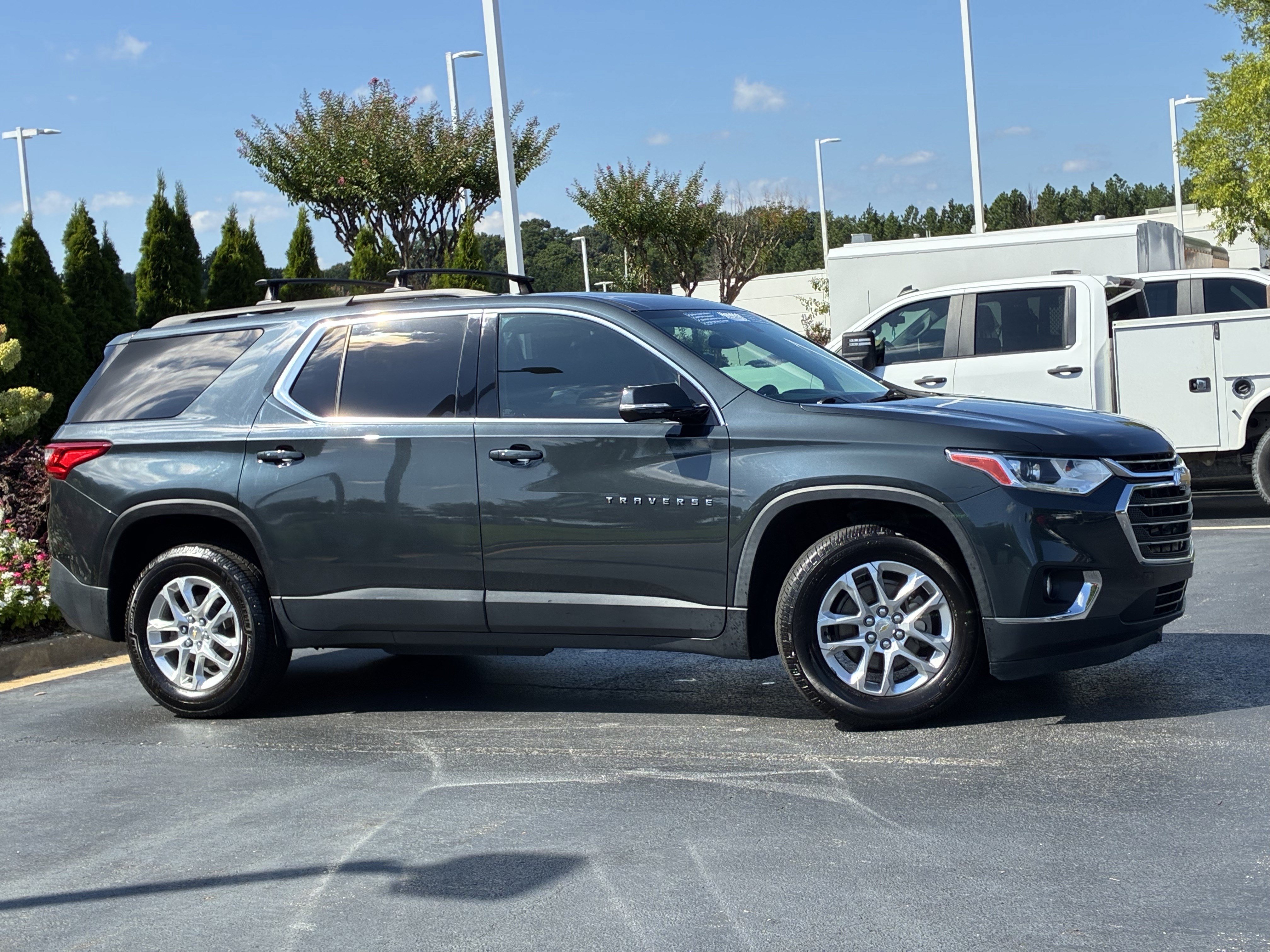 Used 2019 Chevrolet Traverse LT FWD image 3