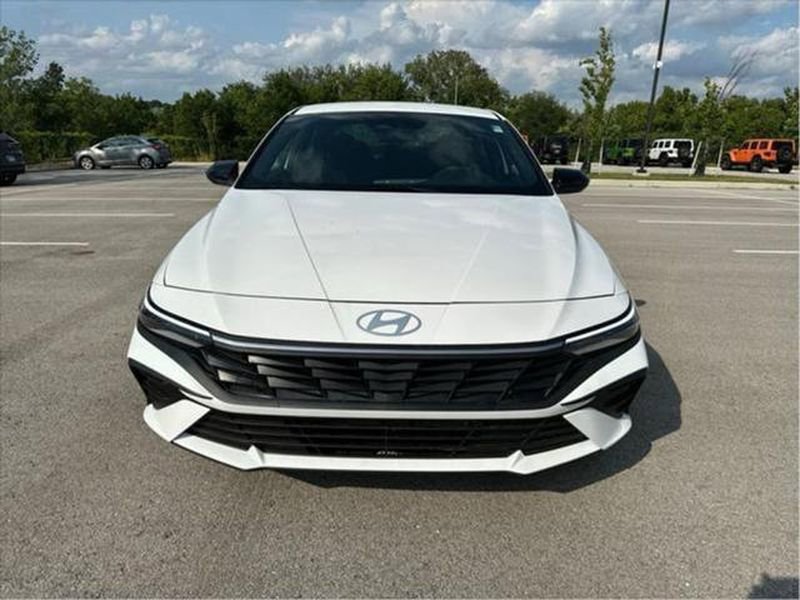 Used 2025 Hyundai Elantra SEL image 8