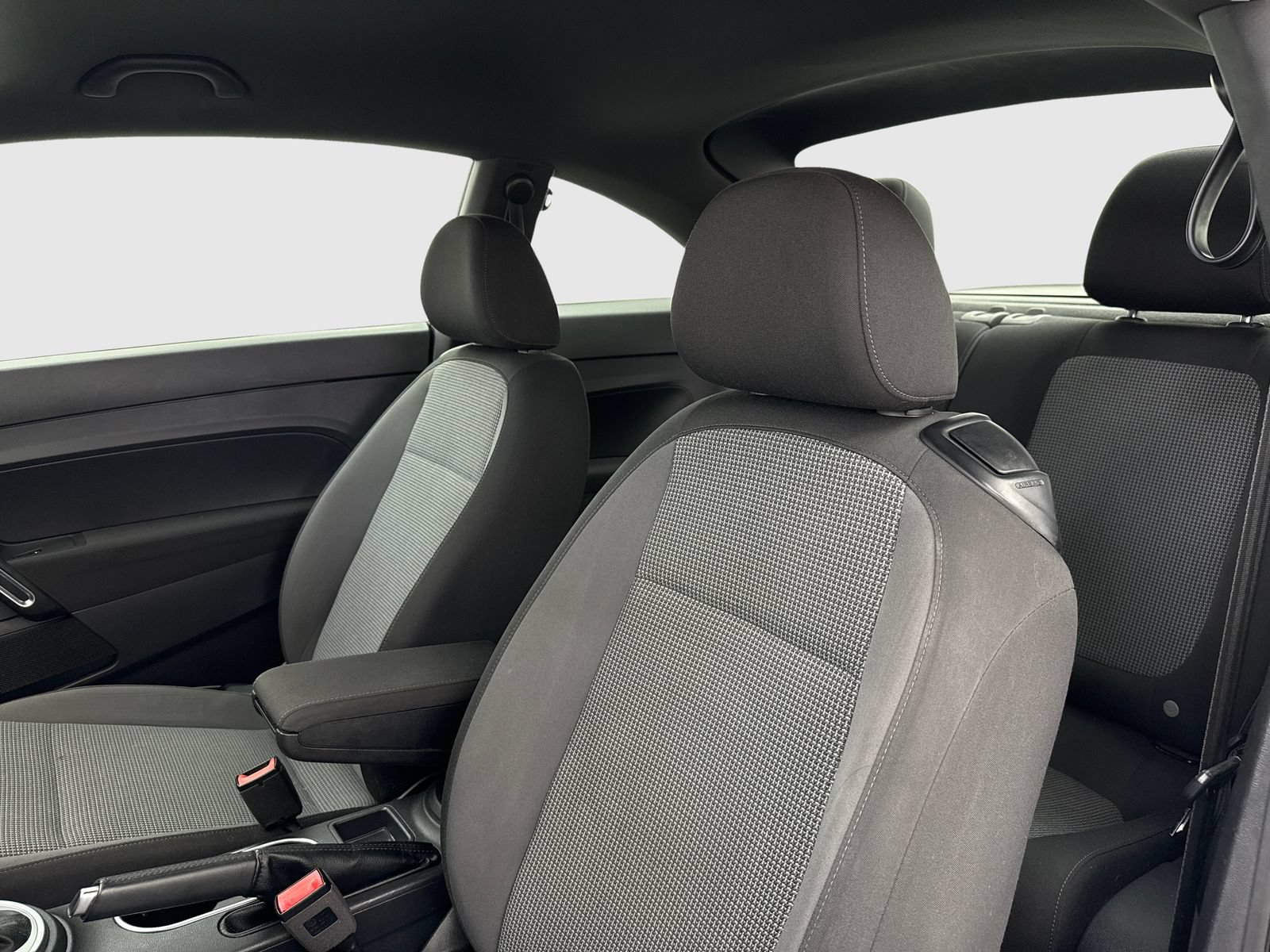 Used 2018 Volkswagen Beetle 2.0T S FWD image 15