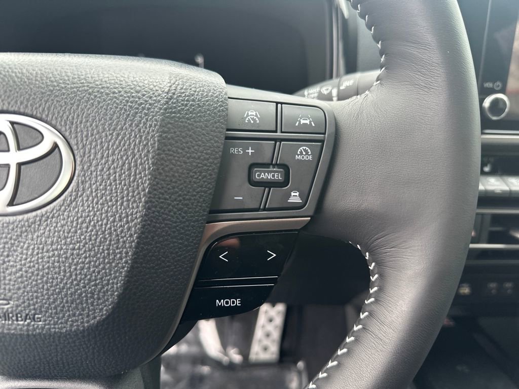 Used 2026 Toyota Camry Hybrid image 20