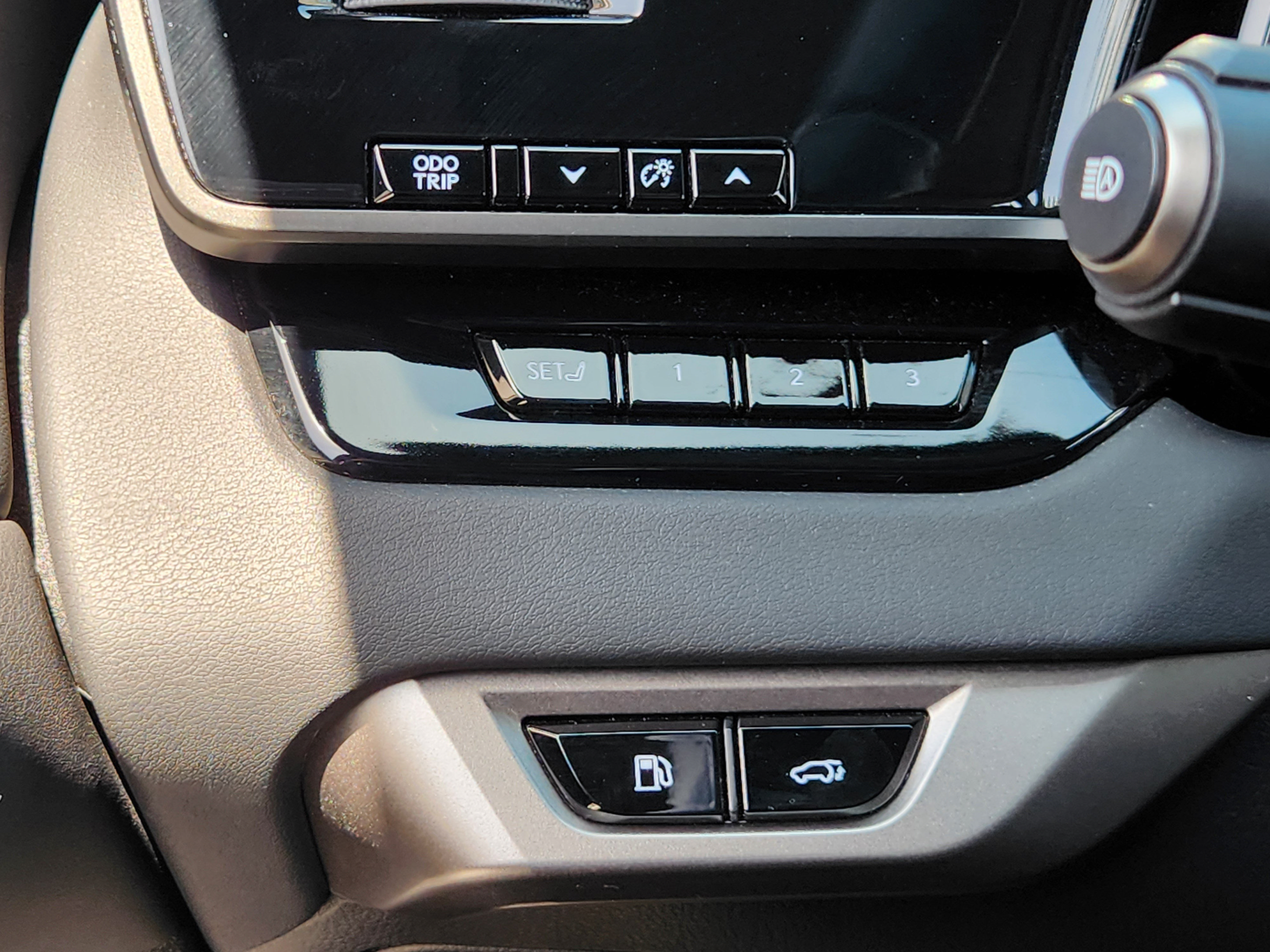 Used 2025 Lexus RX 350 Premium w/ Accessory Package (Z1) FWD image 16