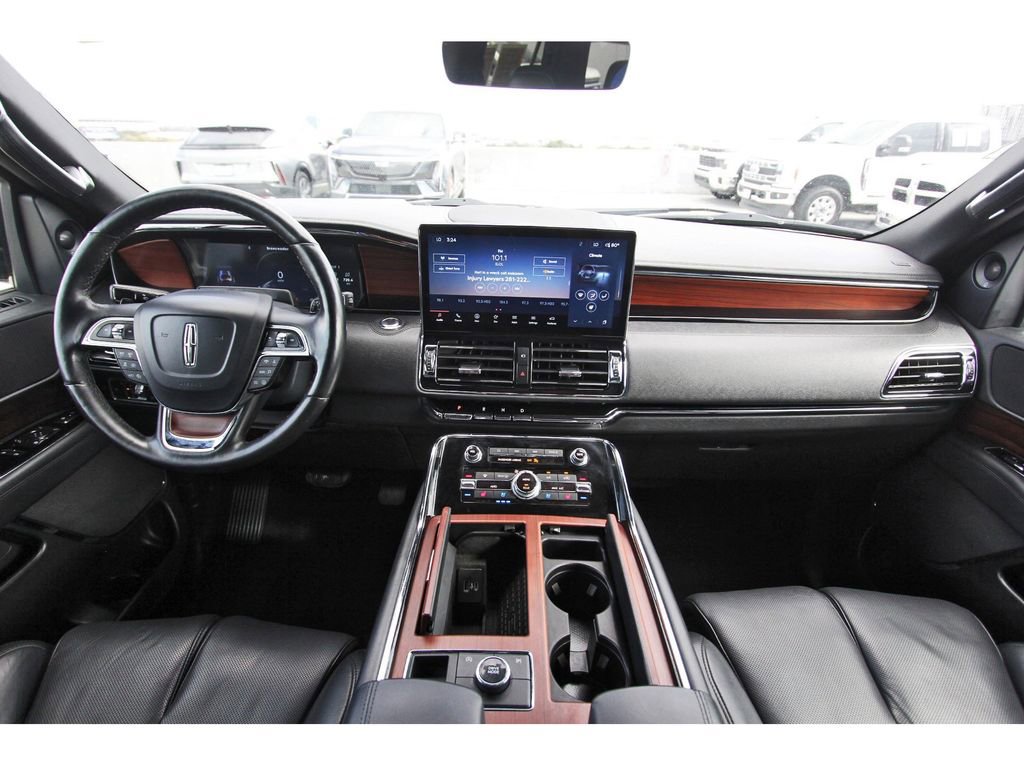 Used 2023 Lincoln Navigator L Reserve image 9
