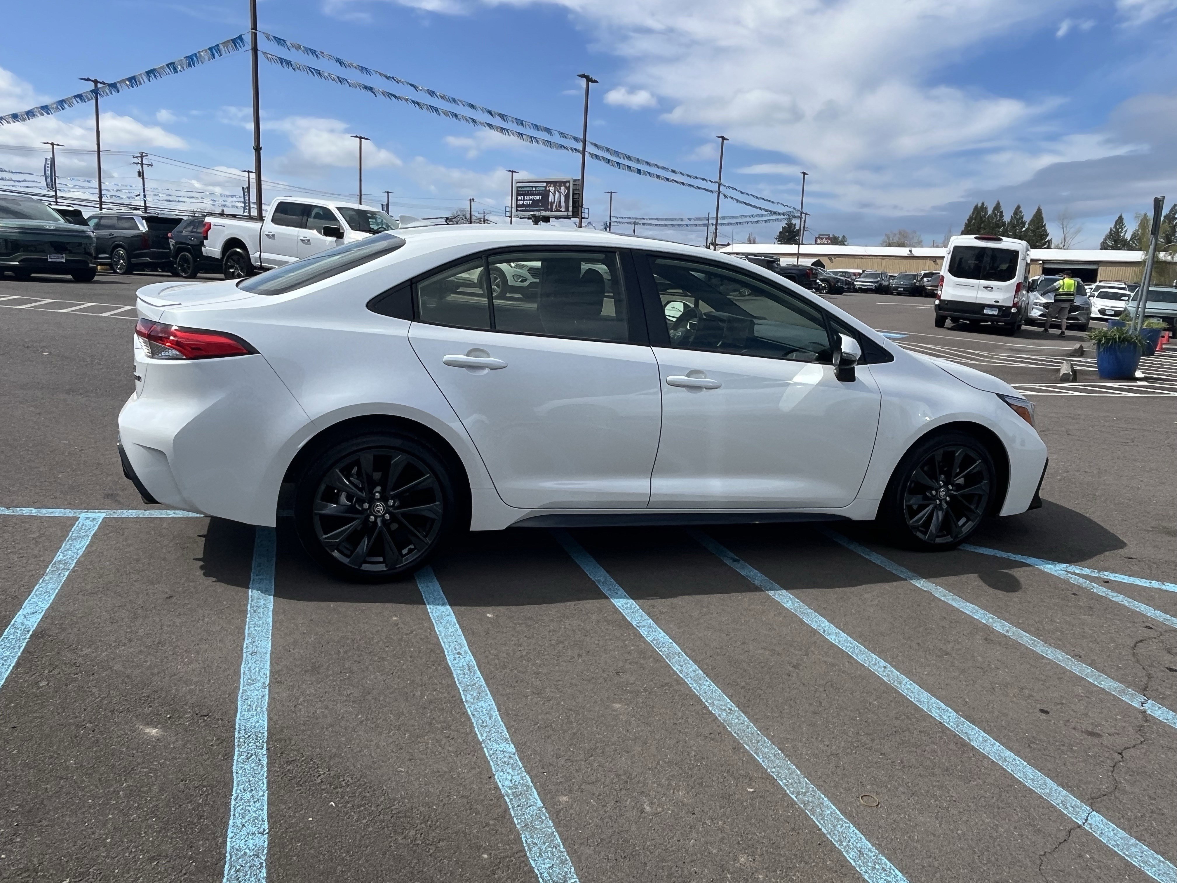 Used 2024 Toyota Corolla SE w/ SE Package FWD image 6