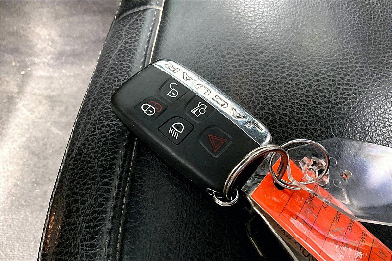 Used 2015 Jaguar XF Portfolio RWD image 8