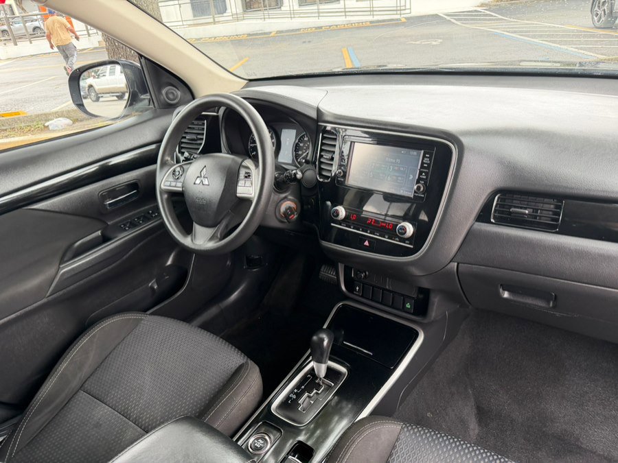 Used 2020 Mitsubishi Outlander SE AWD/4WD image 10