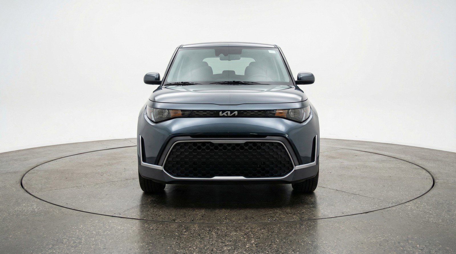 Used 2025 Kia Soul LX w/ LX Technology Package FWD image 2