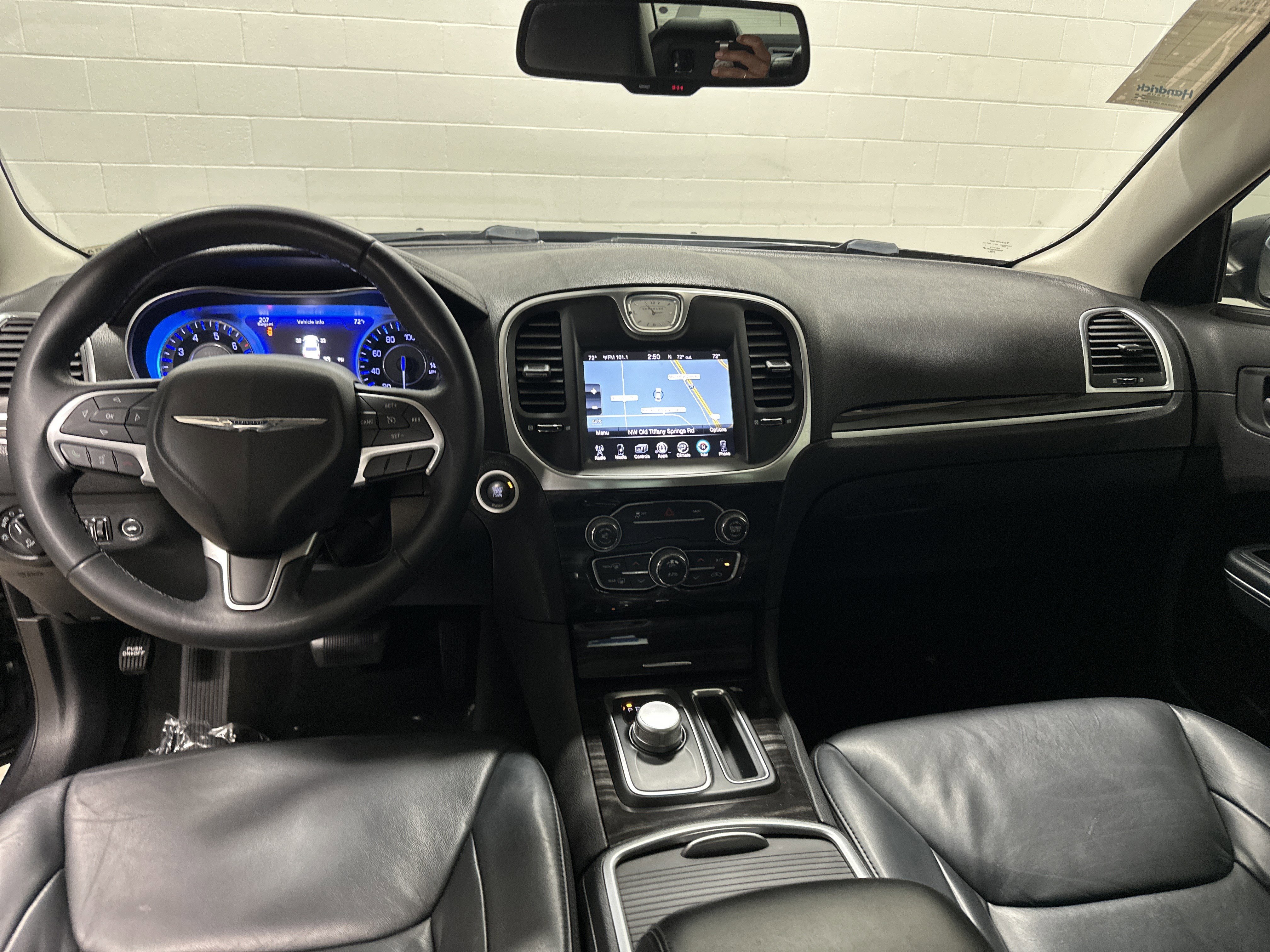 Used 2015 Chrysler 300 Limited w/ Driver Convenience Group image 29