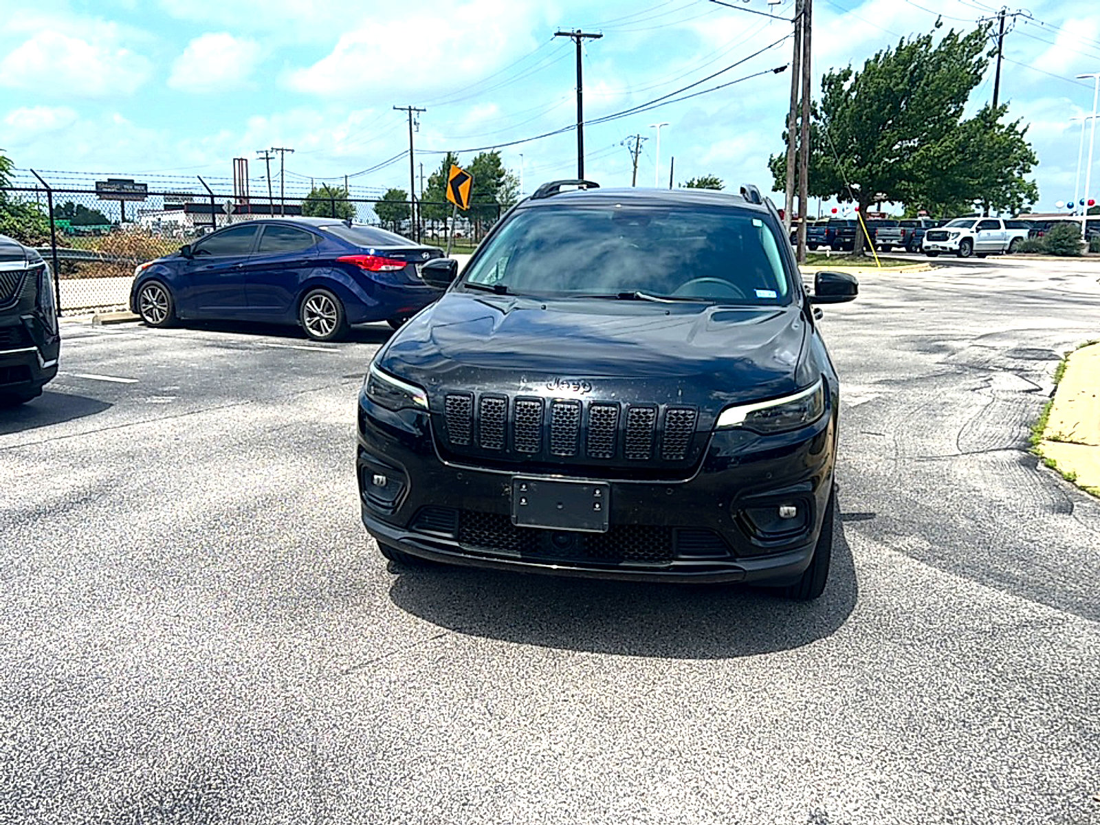 Used 2023 Jeep Cherokee Altitude Lux AWD/4WD image 3
