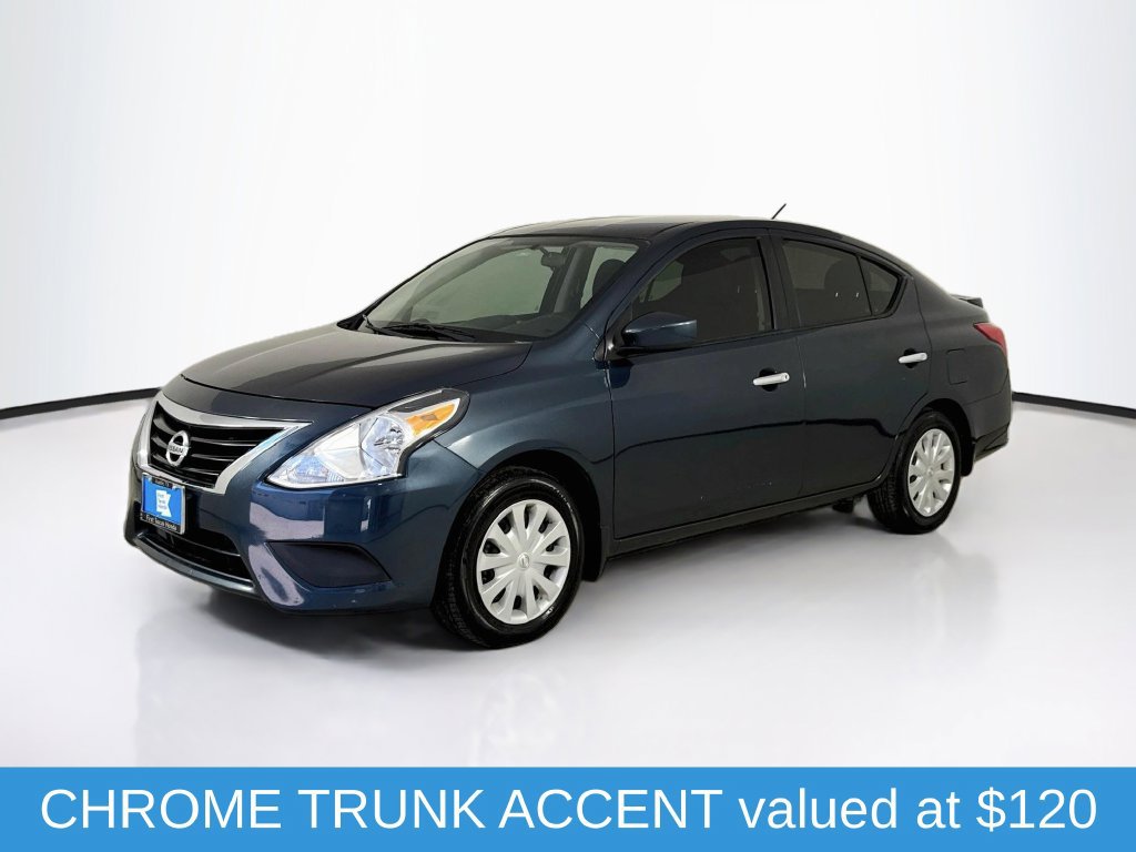 Used 2017 Nissan Versa SV FWD image 3