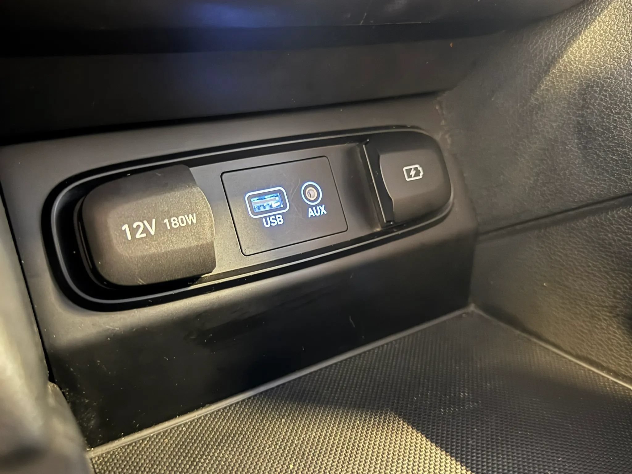 Used 2019 Hyundai Santa Fe SE AWD/4WD image 18