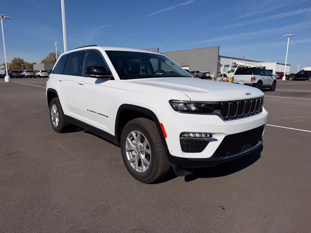 Used 2022 Jeep Grand Cherokee Limited w/ Luxury Tech Group II AWD/4WD image 4