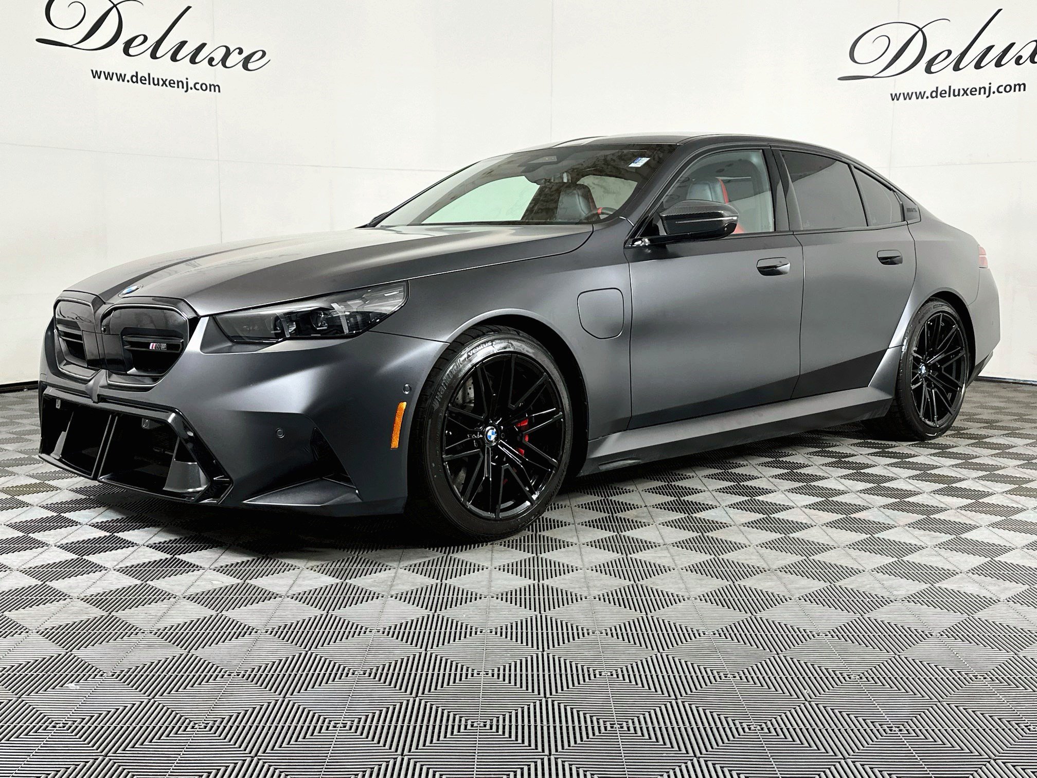 Used 2025 BMW M5 w/ Carbon Package AWD/4WD image 3