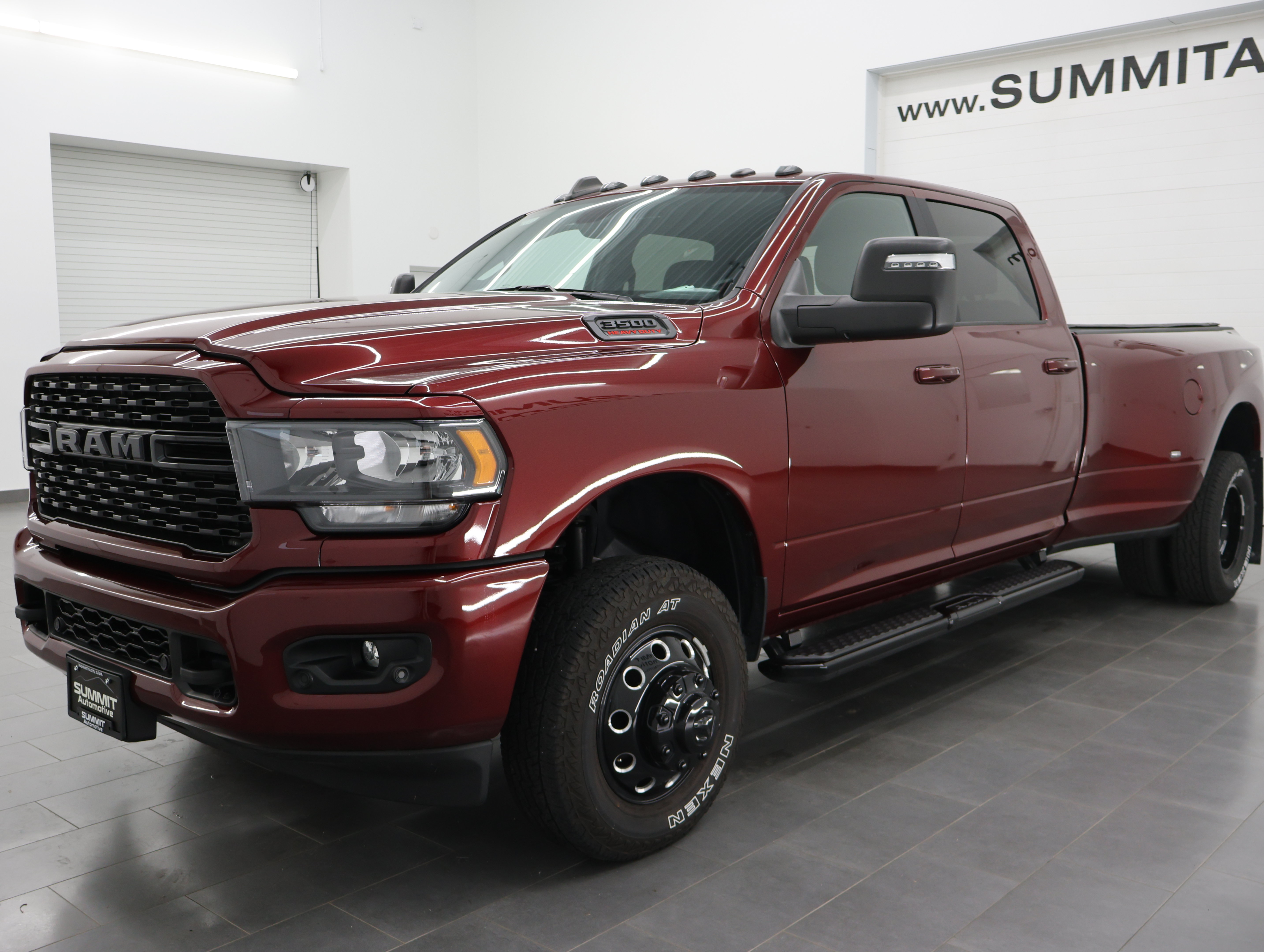 Used 2024 RAM 3500 Big Horn w/ Night Edition AWD/4WD image 7