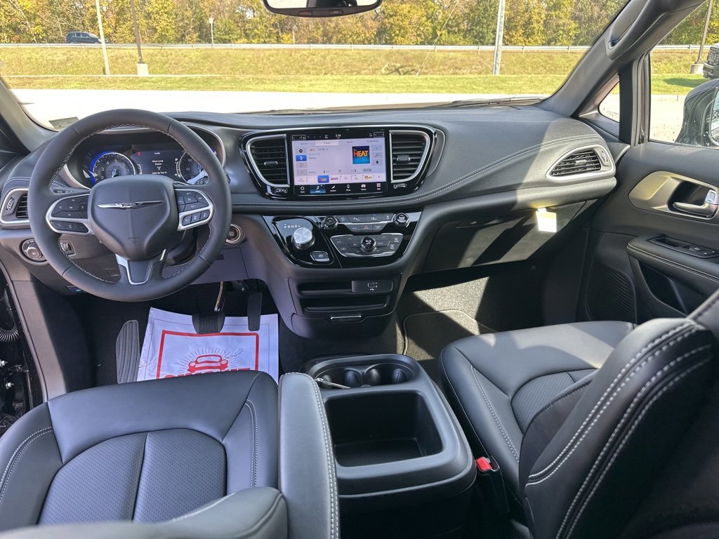New 2026 Chrysler Pacifica Select image 14
