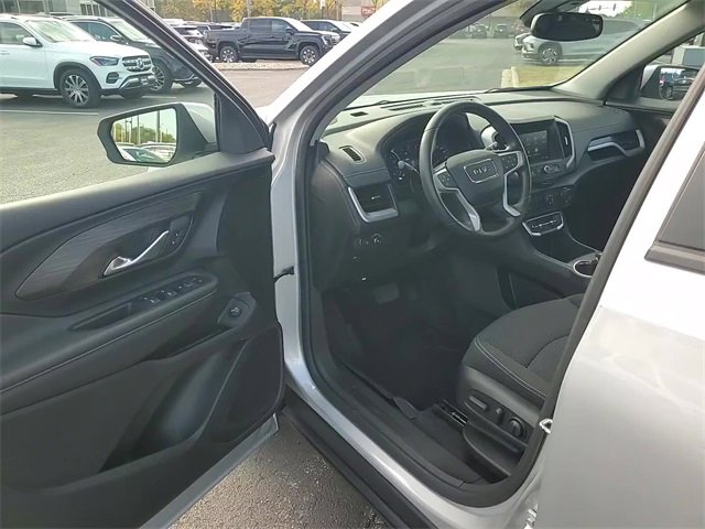 Used 2022 GMC Terrain SLE w/ Driver Convenience Package image 12