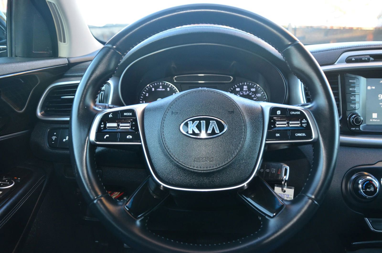 Used 2019 Kia Sorento LX Sport Utility 4D w/ LX V6 Convenience Package image 17