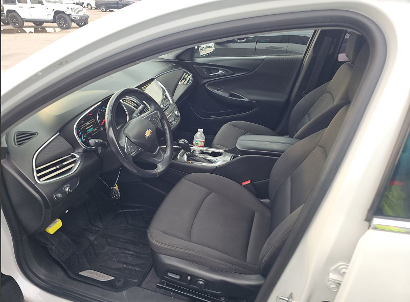 Used 2018 Chevrolet Malibu LT FWD image 9