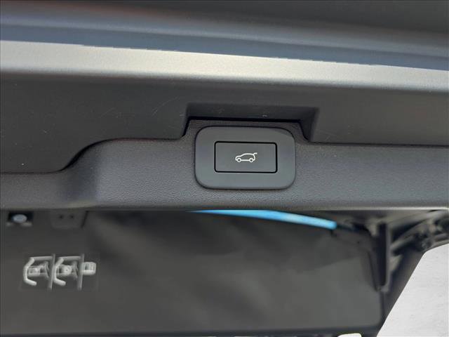 Used 2025 Land Rover Discovery Dynamic SE AWD/4WD image 13