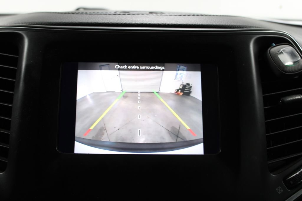 Used 2019 Jeep Cherokee Latitude Plus w/ Comfort/Convenience Group image 33