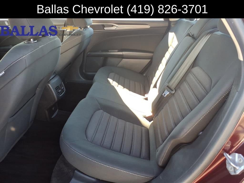 Used 2018 Ford Fusion SE w/ Fusion SE Technology Package image 4