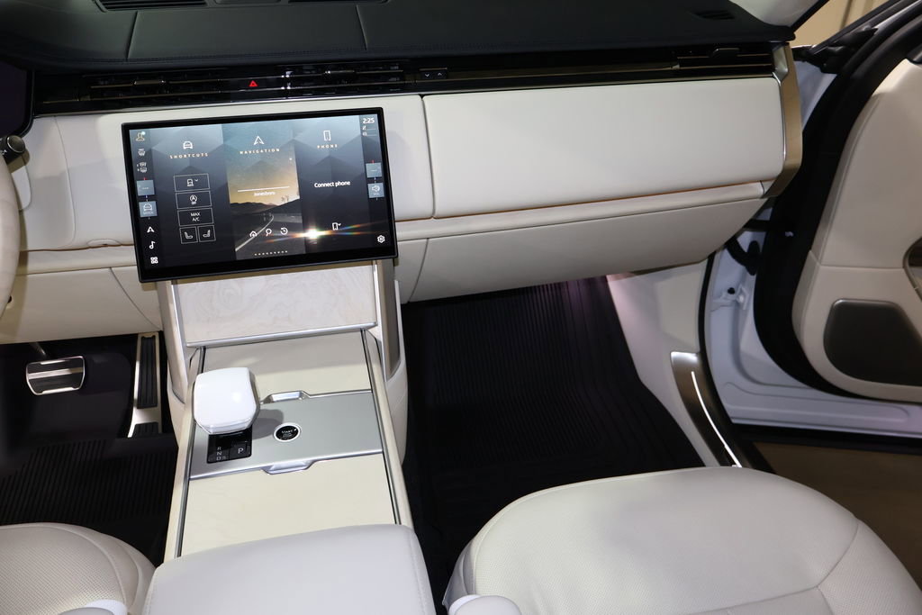 Used 2024 Land Rover Range Rover Long Wheelbase SE image 20