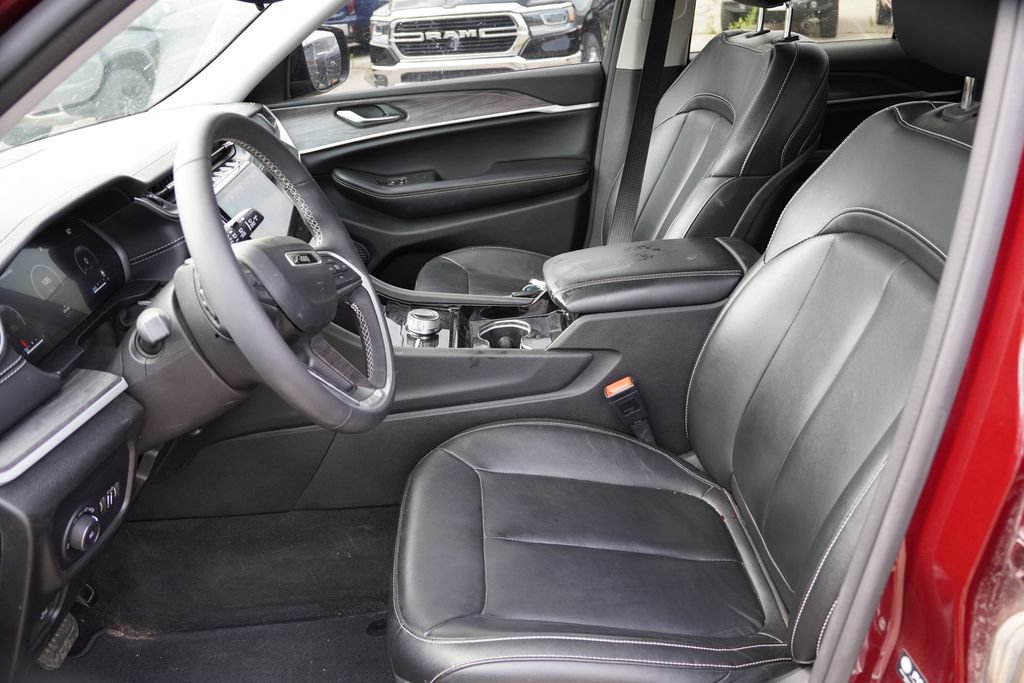 Used 2023 Jeep Grand Cherokee Limited AWD/4WD image 5