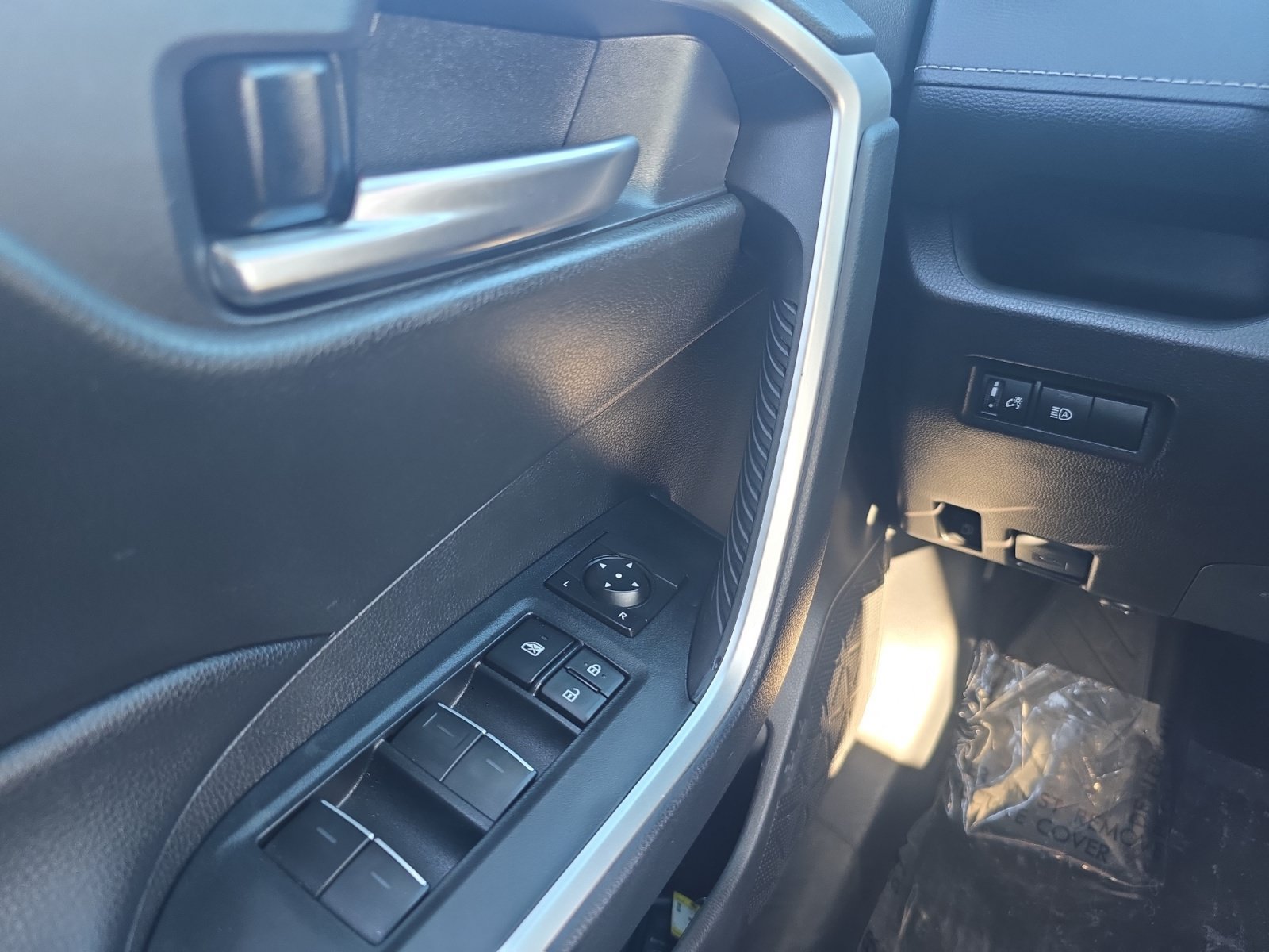 Certified 2025 Toyota RAV4 XLE AWD/4WD image 17
