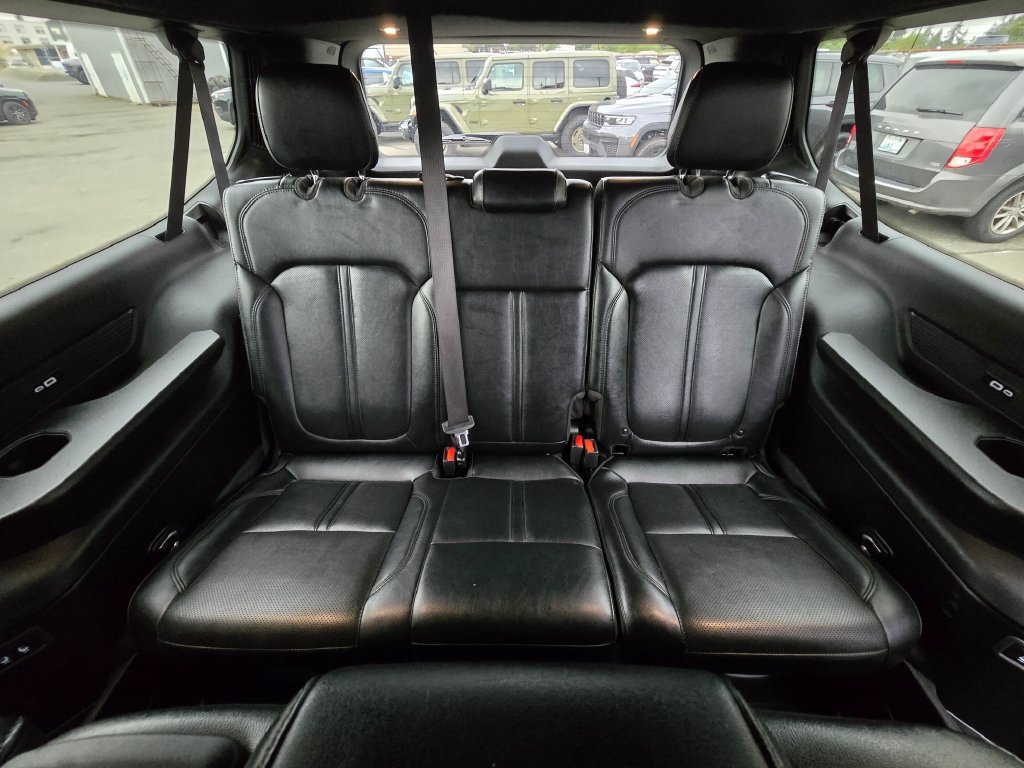 Used 2024 Jeep Wagoneer L Series II w/ Flexible Seating Group AWD/4WD image 18