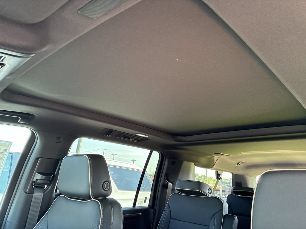 New 2026 Chevrolet Suburban Premier w/ Sun And Tow Package AWD/4WD image 18