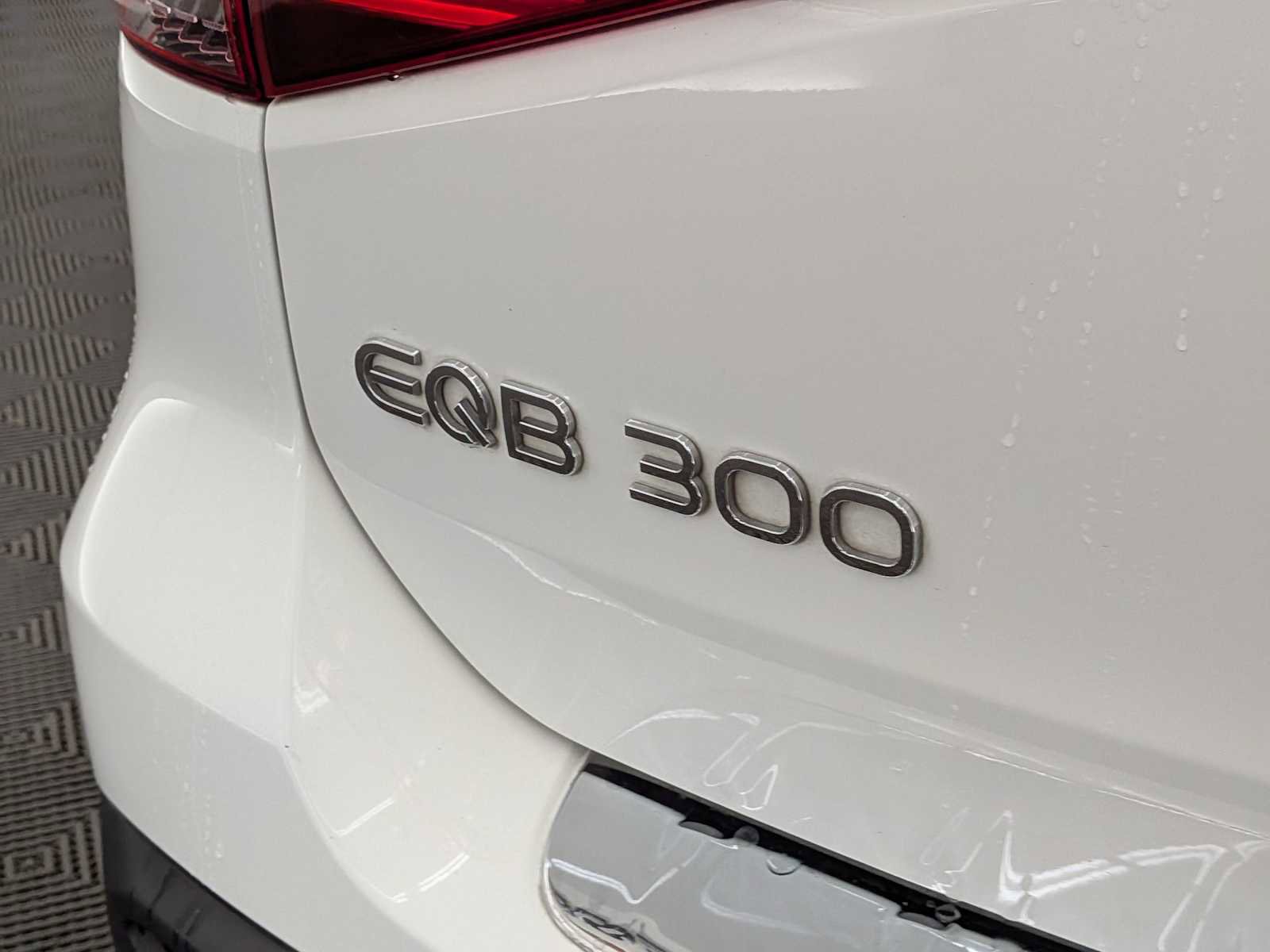 Used 2022 Mercedes-Benz EQB 300 4MATIC image 12