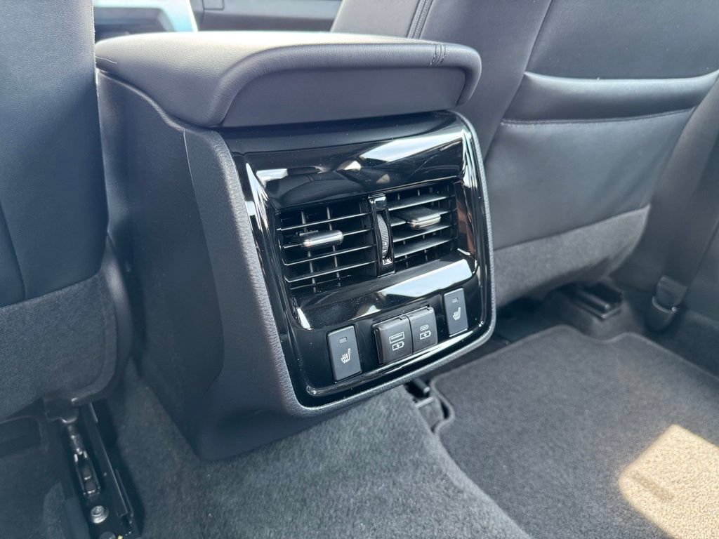Used 2022 Toyota Avalon Limited w/ Advanced Safety Package FWD image 19