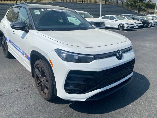 Used 2025 Volkswagen Tiguan SE R-Line