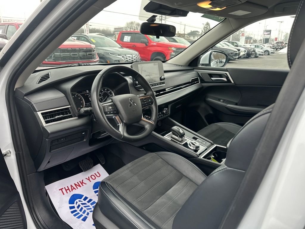 Used 2024 Mitsubishi Outlander SE image 9