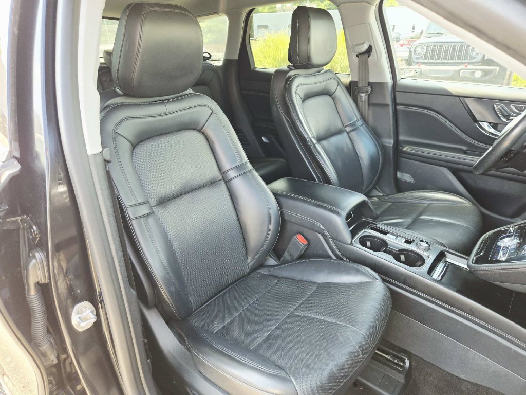 Used 2020 Lincoln Corsair AWD w/ Premium Package image 16