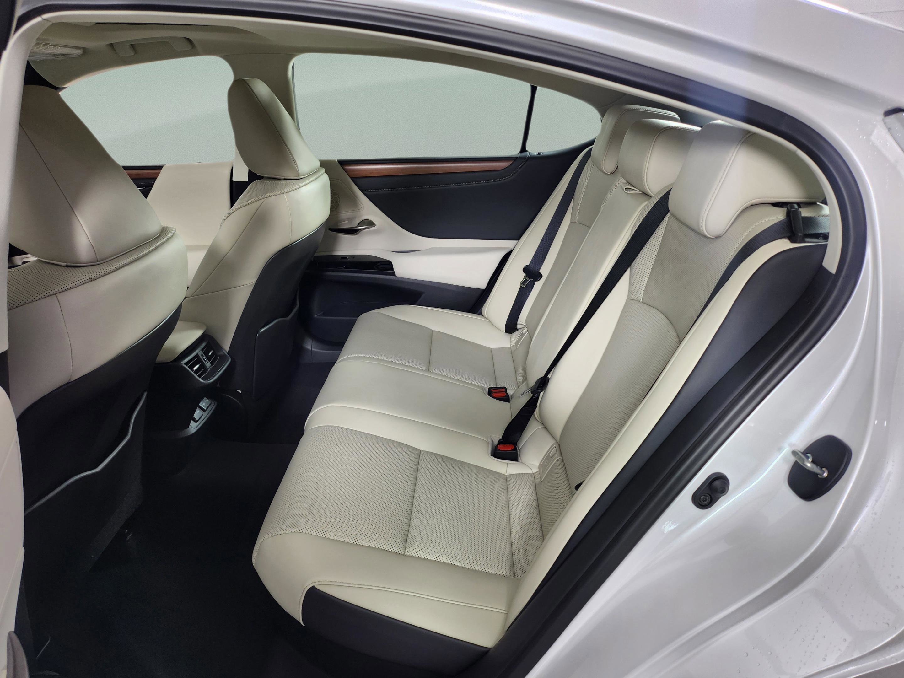 New 2025 Lexus ES 300h w/ Premium Package image 24