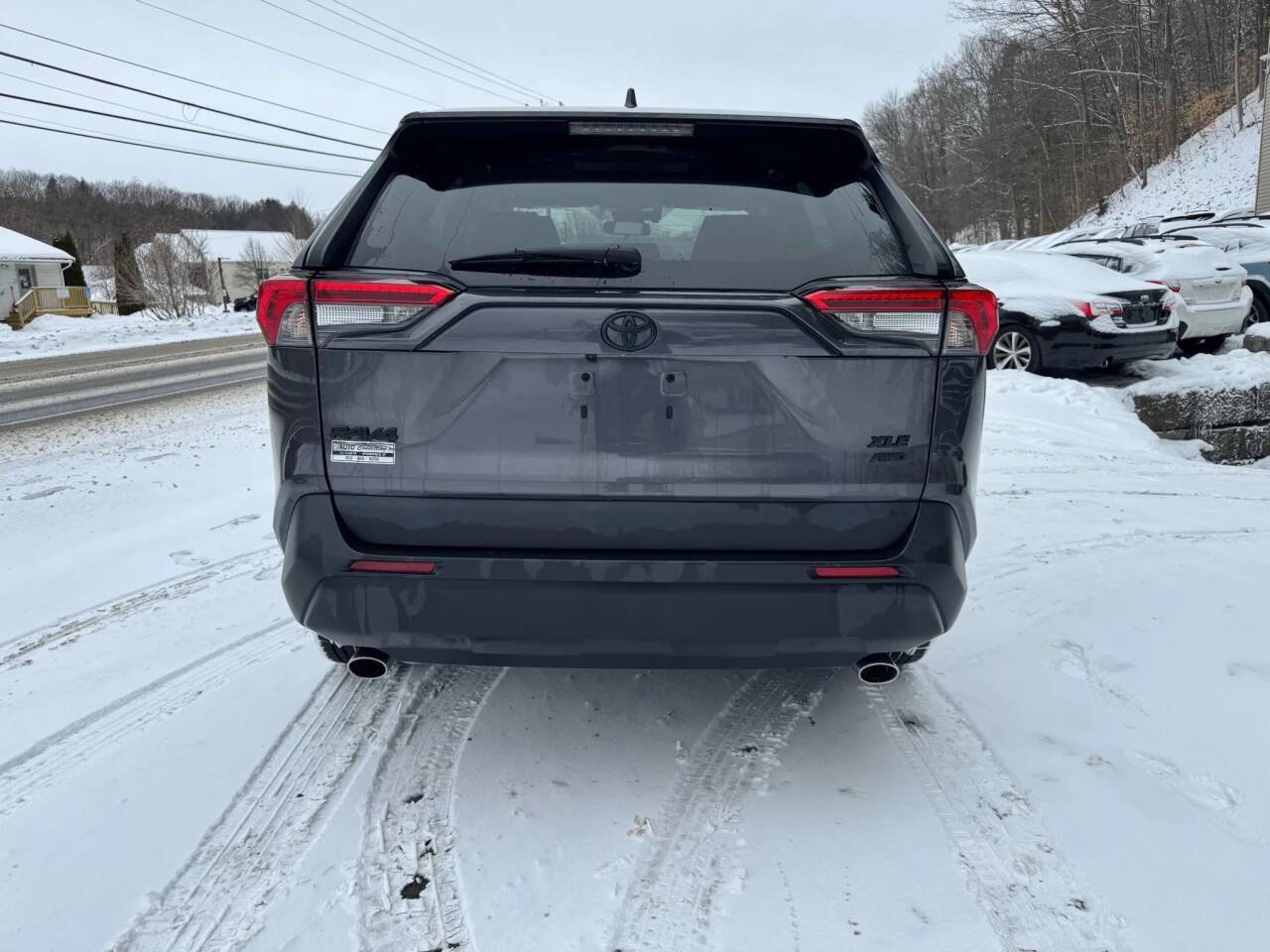 Used 2022 Toyota RAV4 XLE w/ Convenience Package image 6