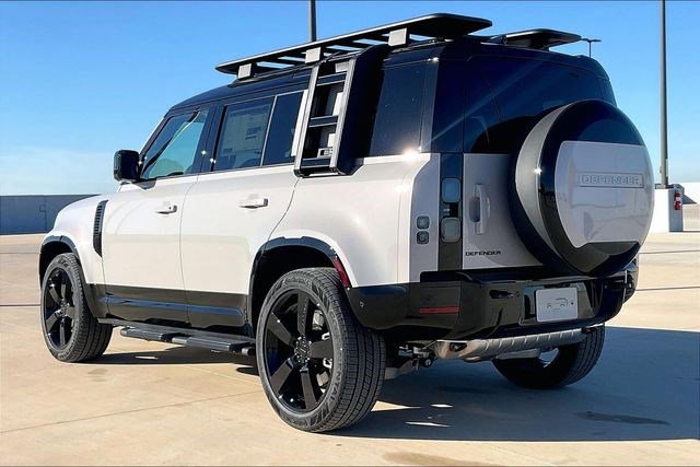 New 2026 Land Rover Defender 110 X-Dynamic SE image 3