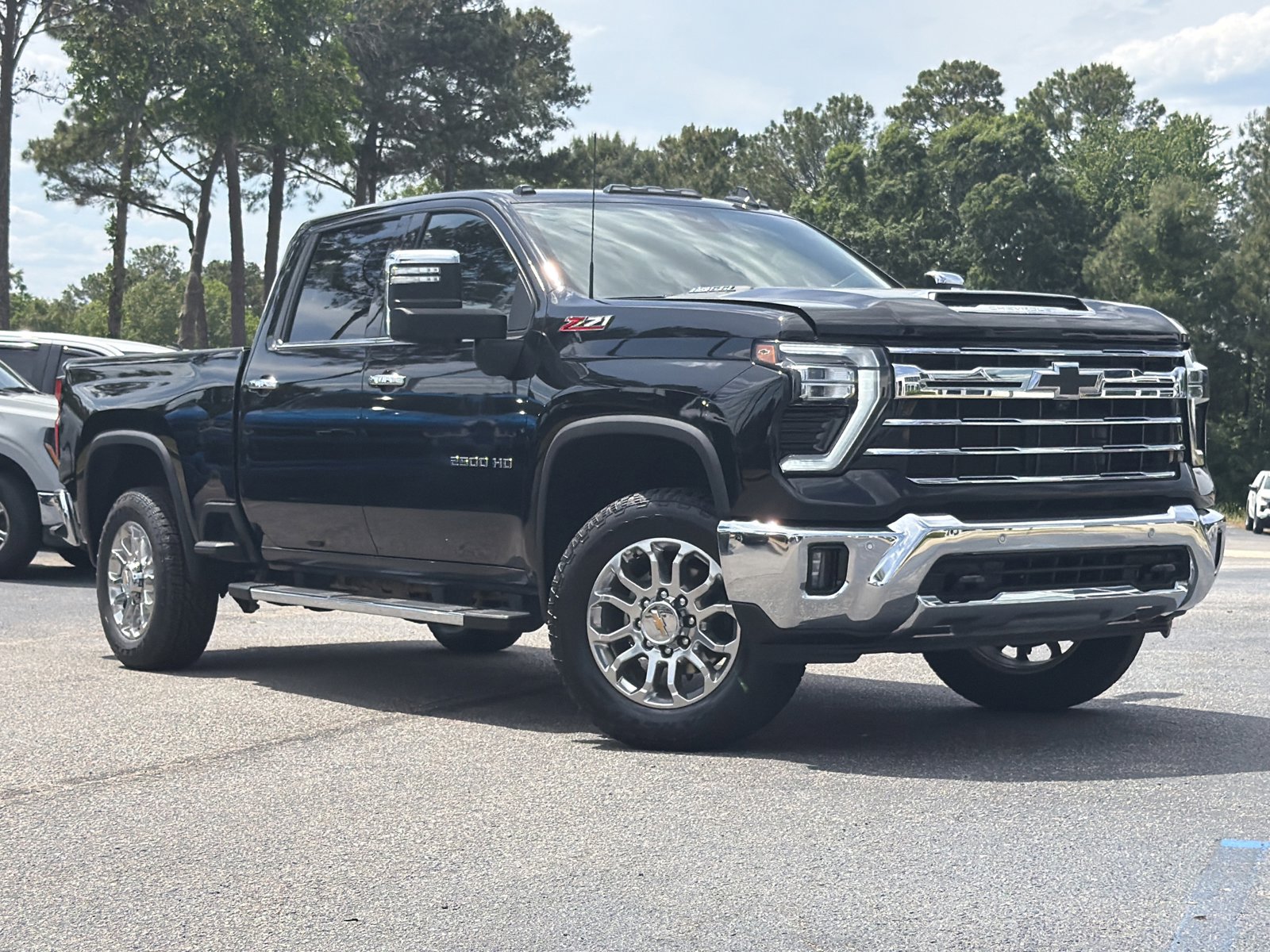 Used 2025 Chevrolet Silverado 2500 LTZ w/ LTZ Plus Package AWD/4WD image 2