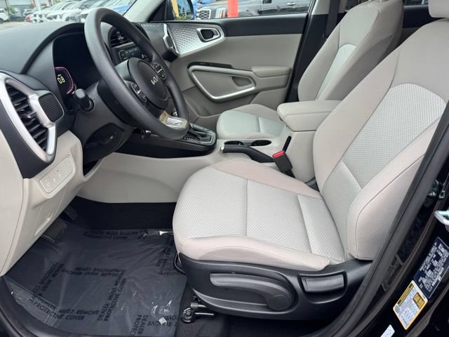 Certified 2025 Kia Soul LX w/ LX Technology Package FWD image 14