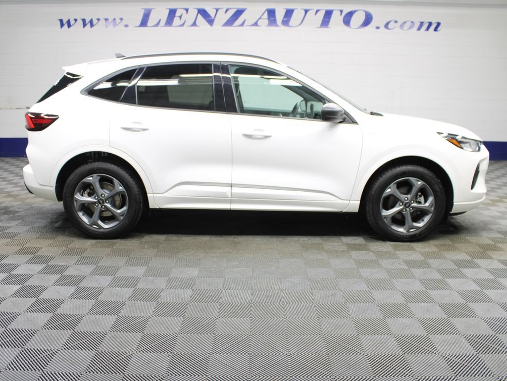 Used 2024 Ford Escape ST-Line w/ Tech Pack #1 AWD/4WD video 2