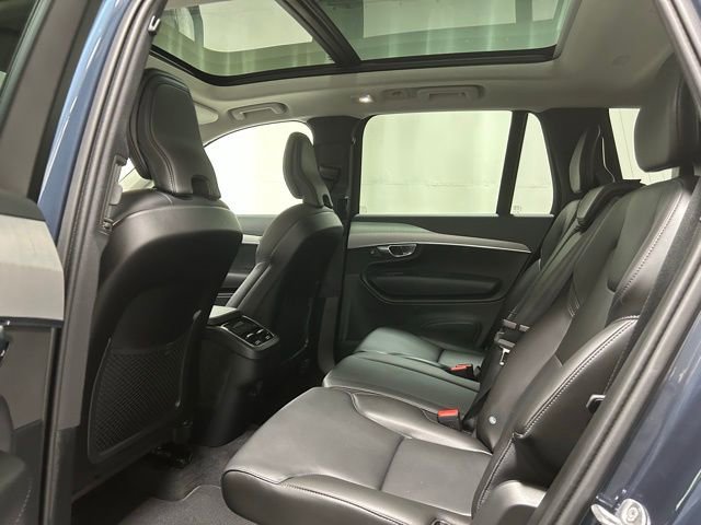 Used 2025 Volvo XC90 B5 Core image 12