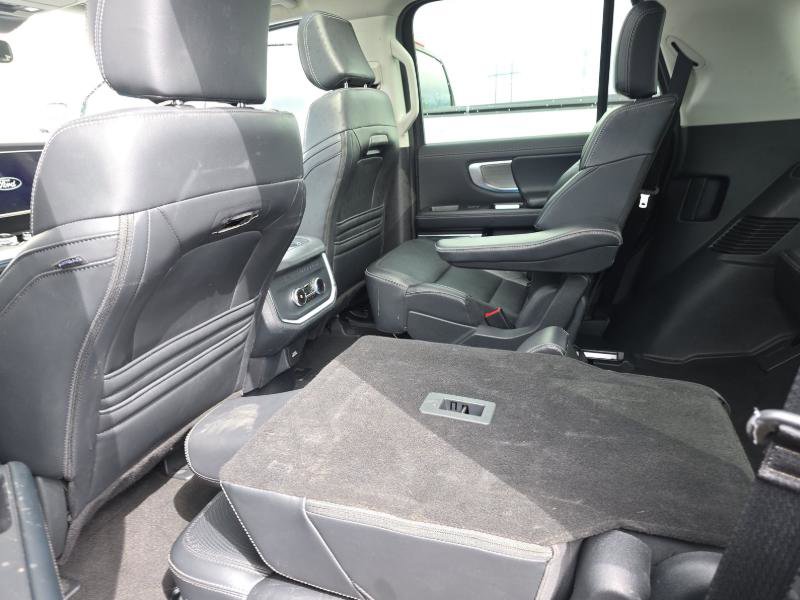 Used 2025 Ford Expedition Platinum AWD/4WD image 7