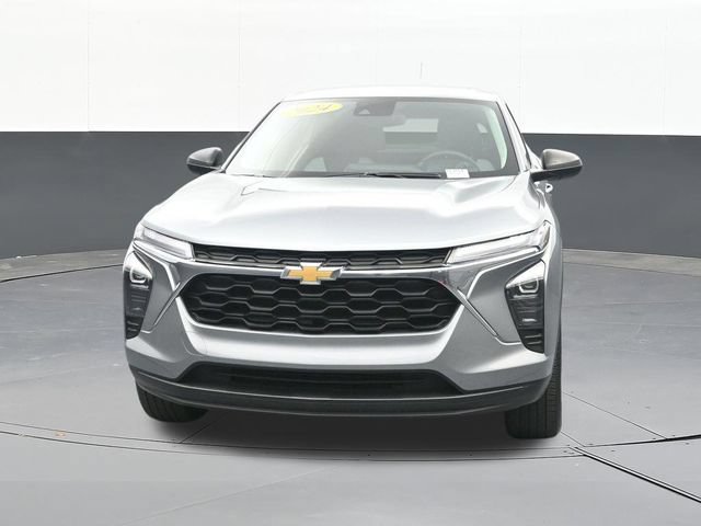 Used 2024 Chevrolet Trax LS FWD image 2