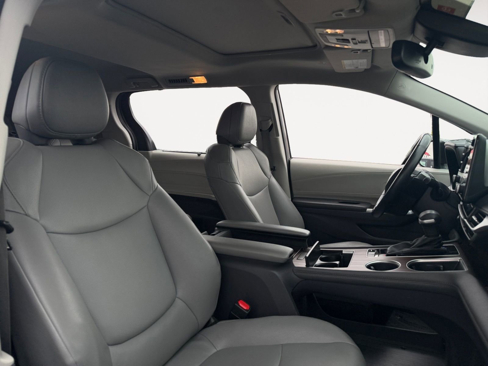 Certified 2024 Toyota Sienna XLE image 15