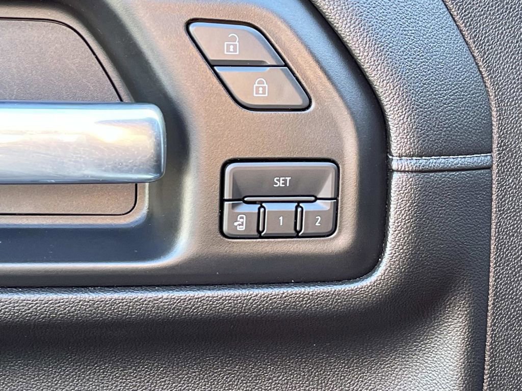 Used 2020 Chevrolet Silverado 3500 High Country image 28