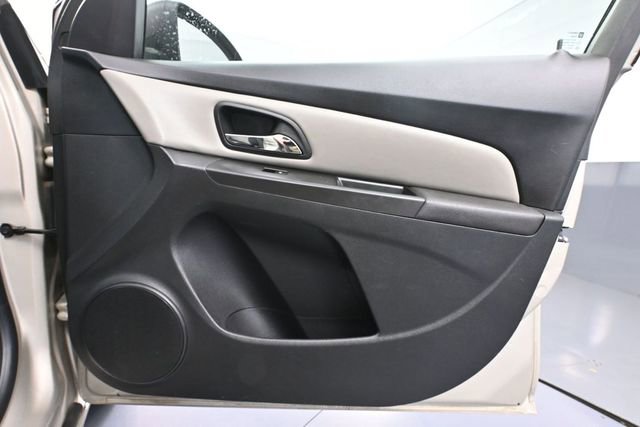 Used 2013 Chevrolet Cruze LS FWD image 38