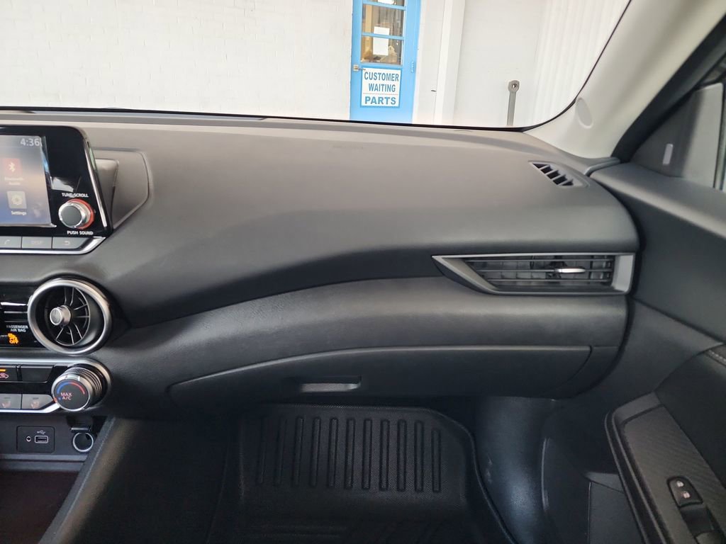 Used 2024 Nissan Sentra S image 31